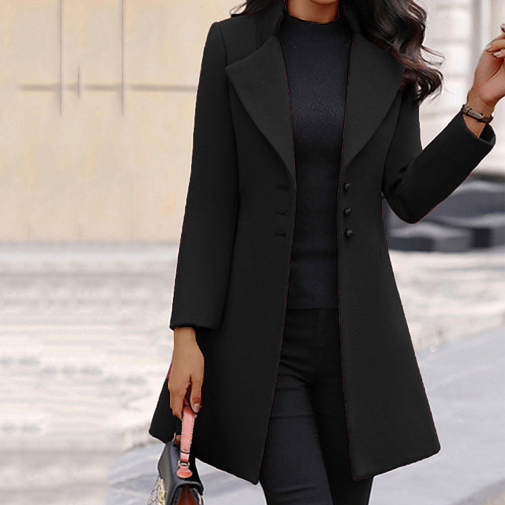 Gail | Sleek Buttoned Coat