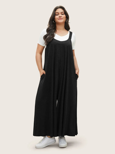 Superweicher Essentials-Jumpsuit mit einfarbigen Taschen und verstellbaren Trägern
